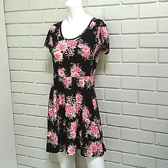 No Boundaries Black Floral Cut Out Back Detail Mini Dress. Size Medium - Picture 4 of 10